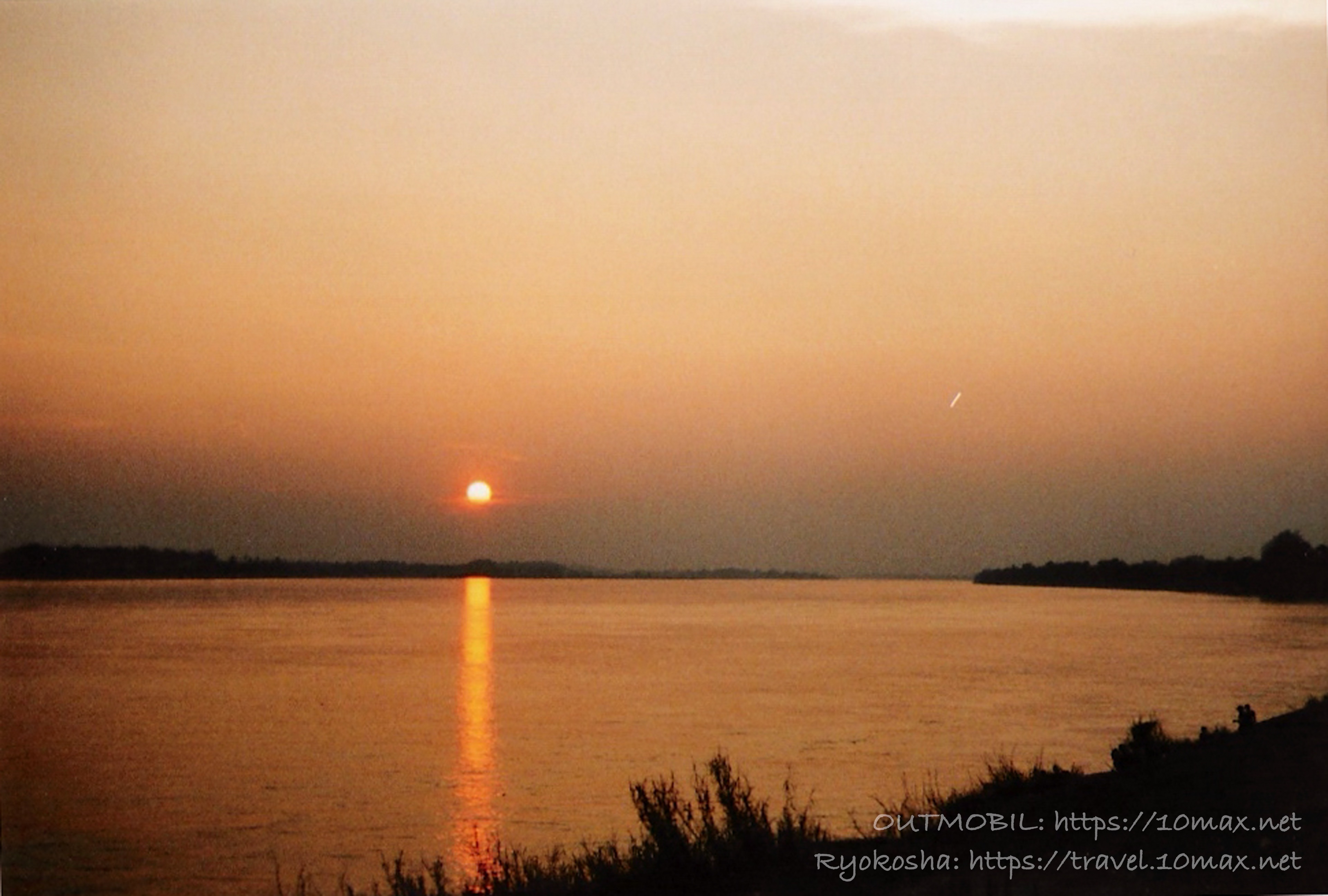 メコン川に沈む夕日, ビエンチャン