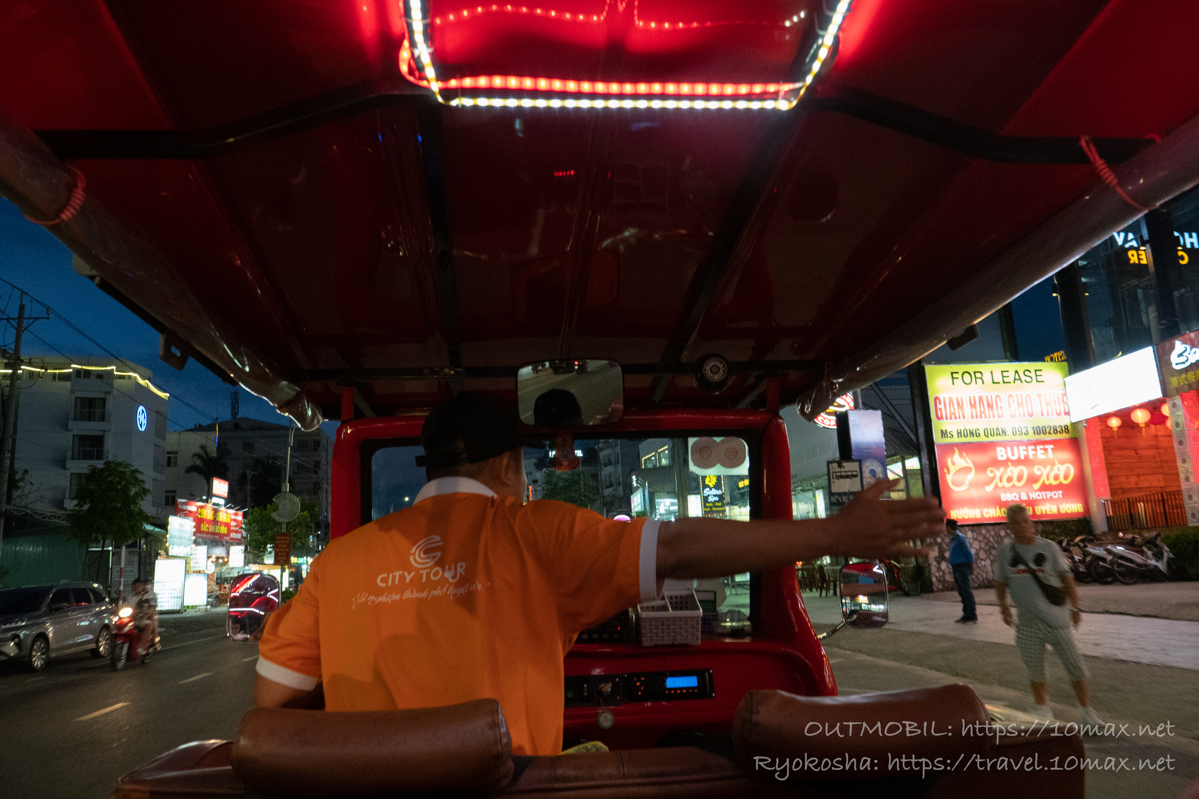 フーコック島　赤い電動タクシー