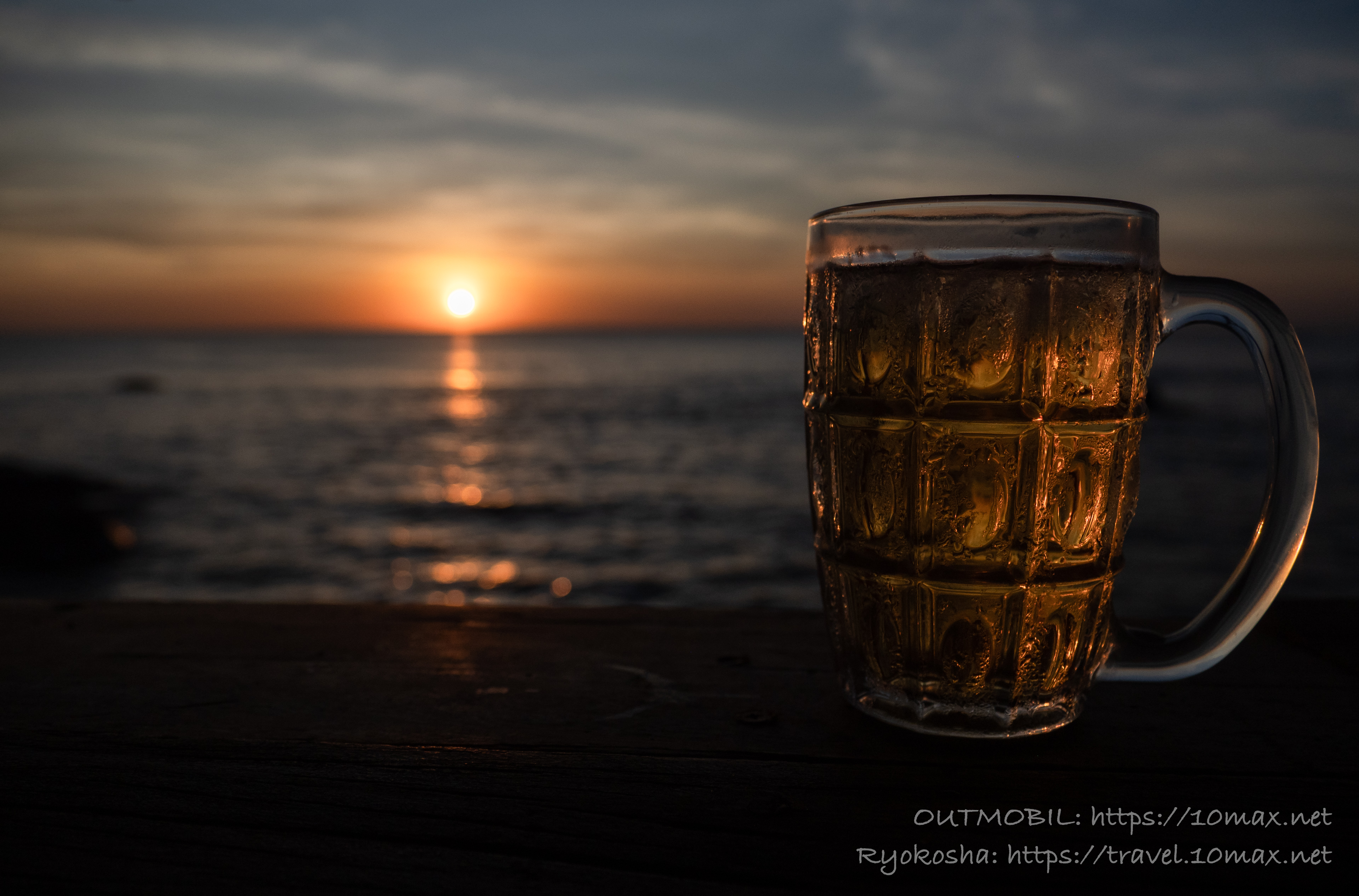 FREE BEACH BAR & RESTAURANT　ビールと夕日　フーコック島　オーシャンビュー　絶景
