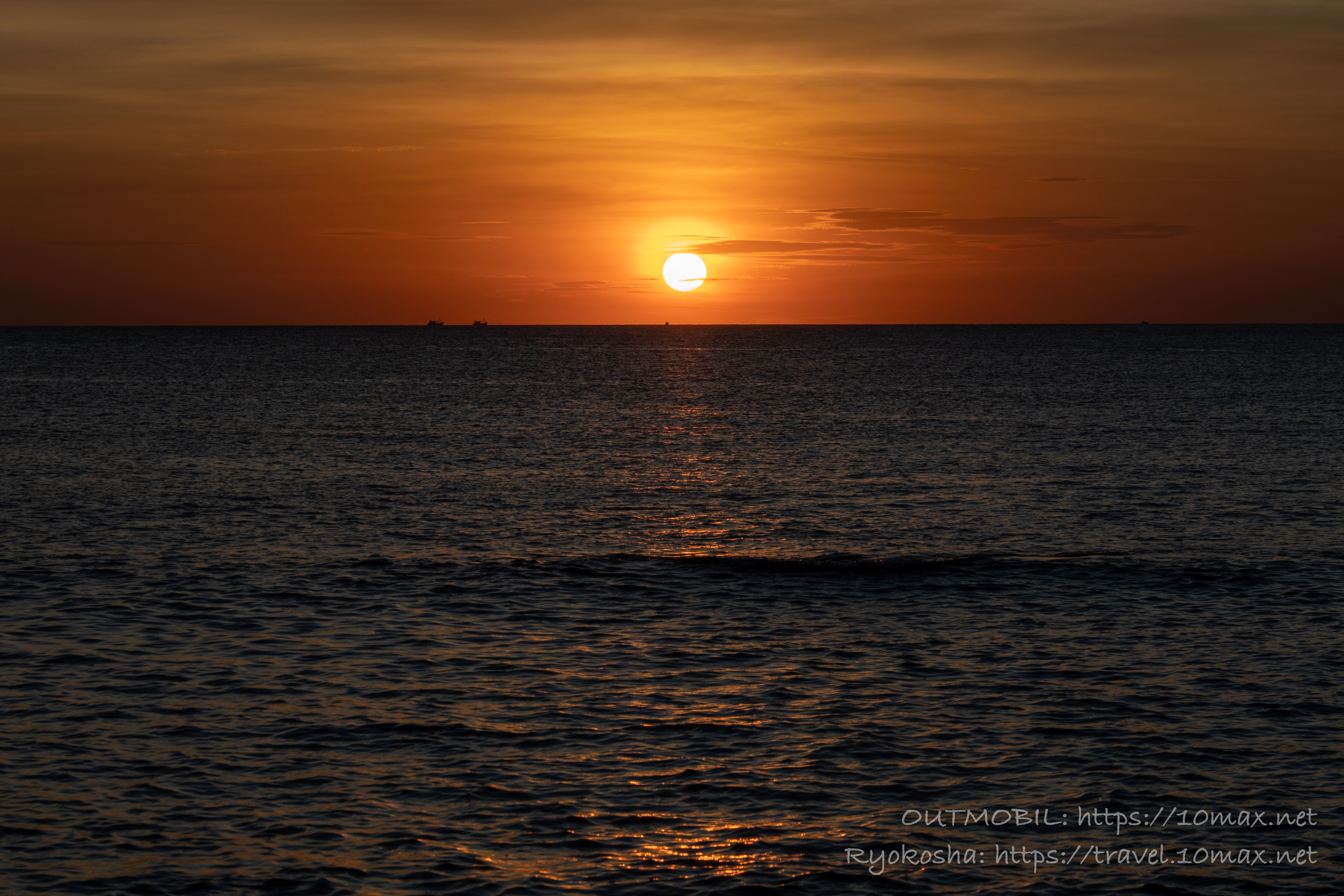 フーコック島の日没　夕日　FREE BEACH BAR & RESTAURANT　オーシャンビュー　絶景
