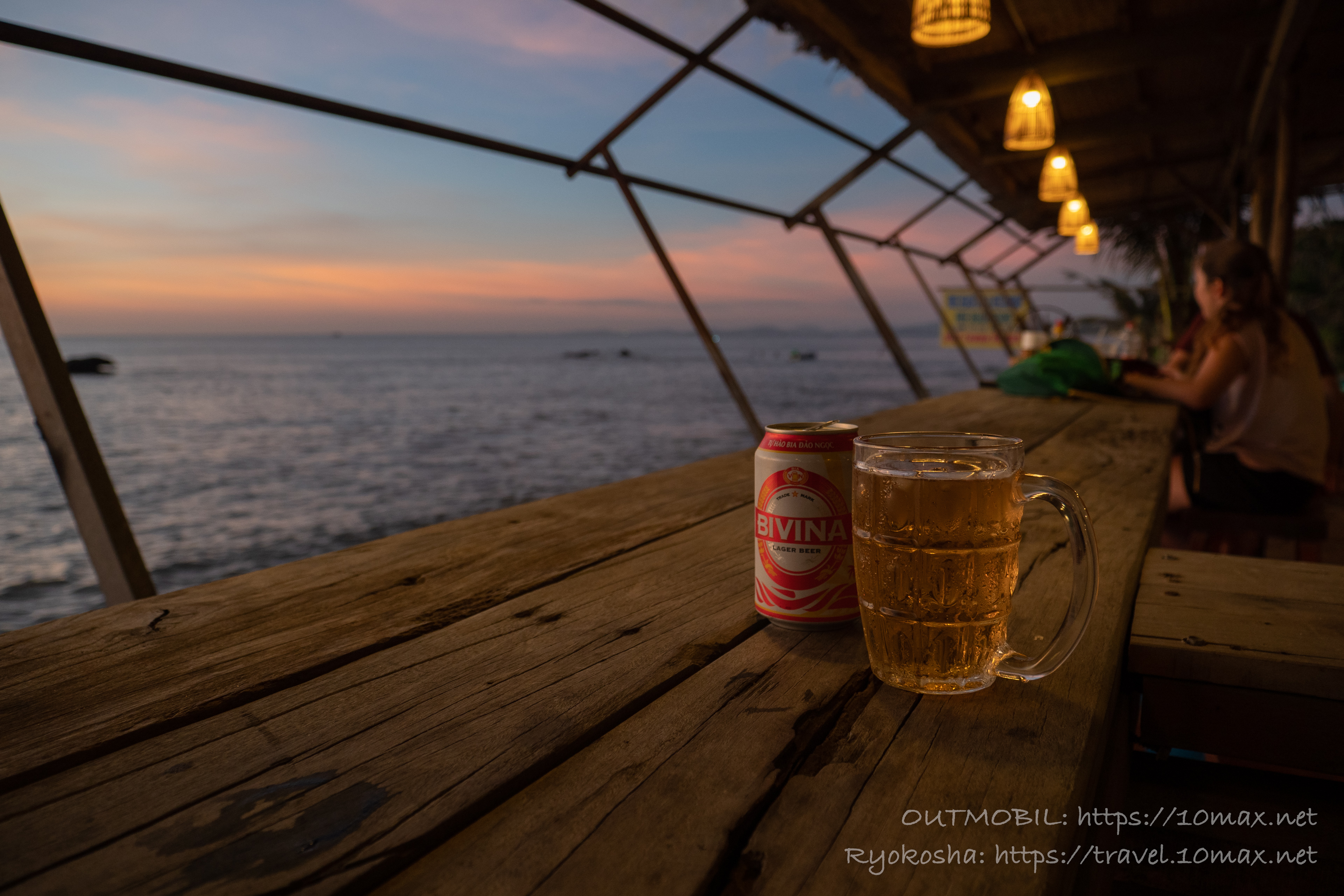 フーコック島の日没　夕日　FREE BEACH BAR & RESTAURANT　ビール　オーシャンビュー　絶景