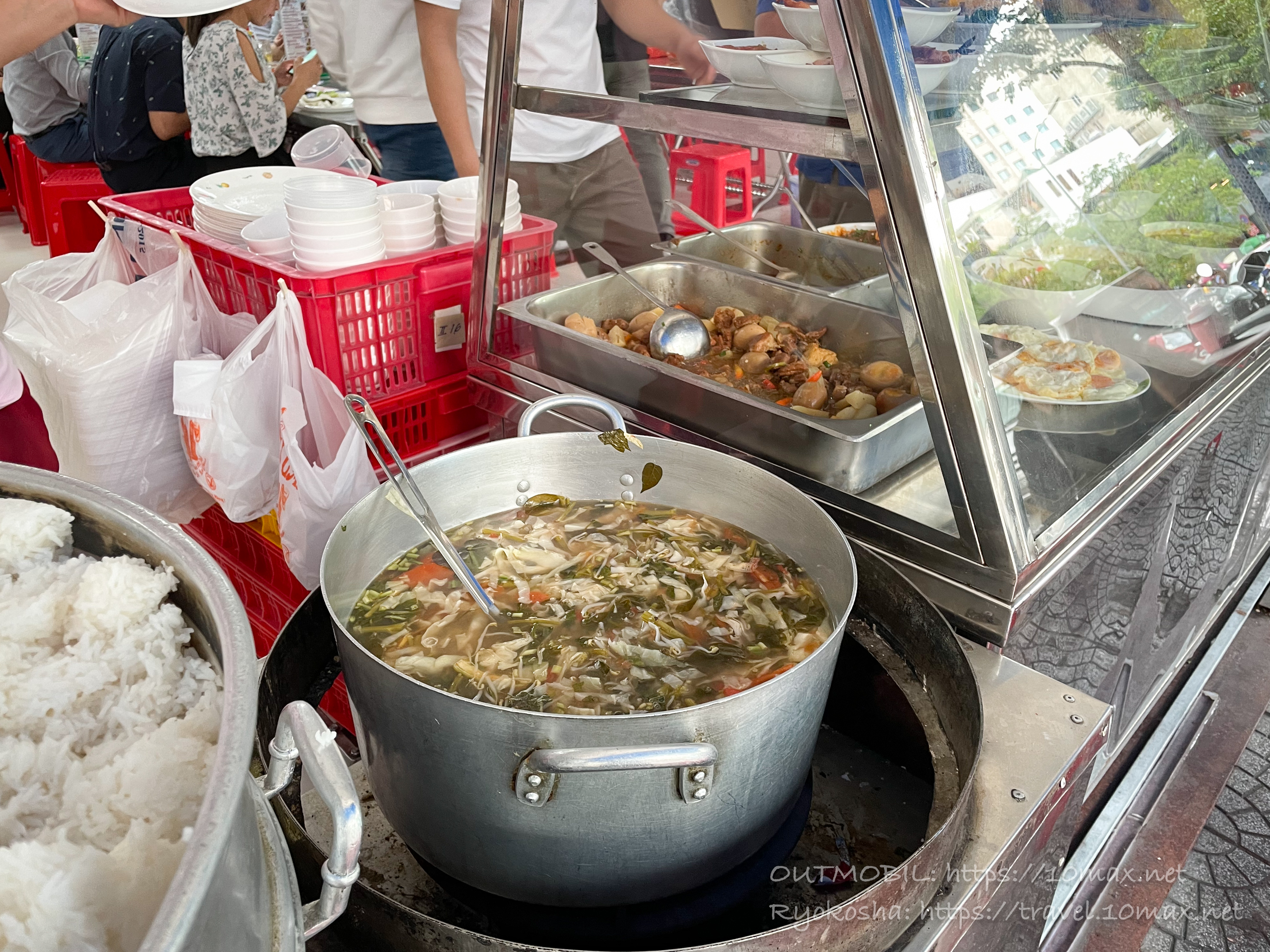 Như Lan（ニューラン）の食堂のメニュー, Com Suon（ベトナム風豚丼）とスープ