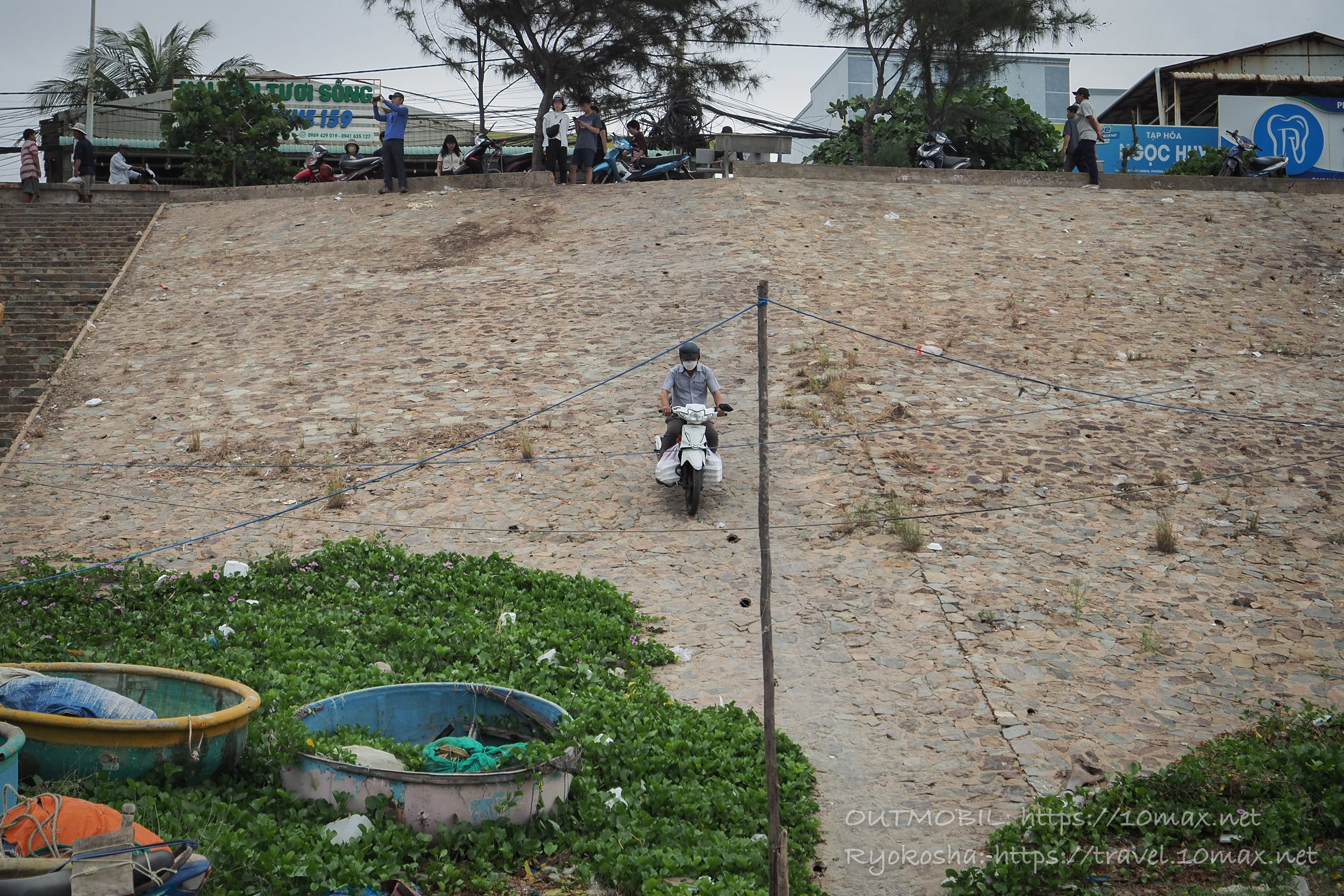 ムイネーの漁村, 砂浜を走るバイク, ベトナム