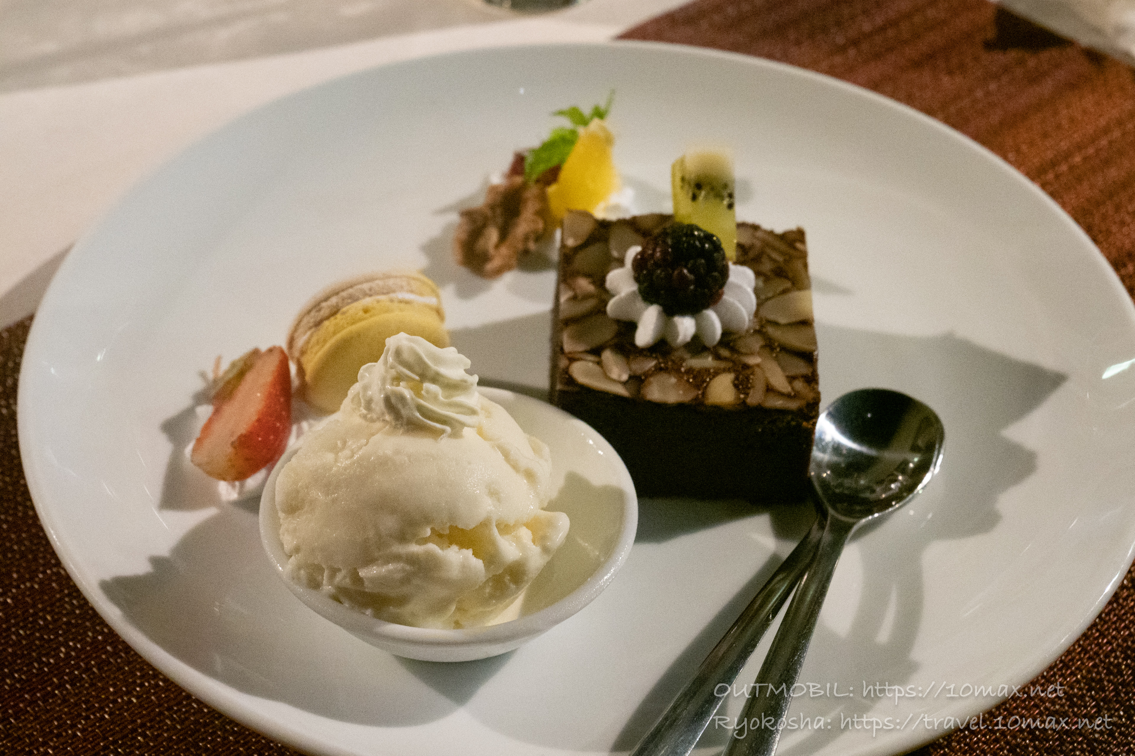 デザート, The Cliff Resort & Residences, Mui Neのレストランの夕食, ムイネーの4つ星ホテル