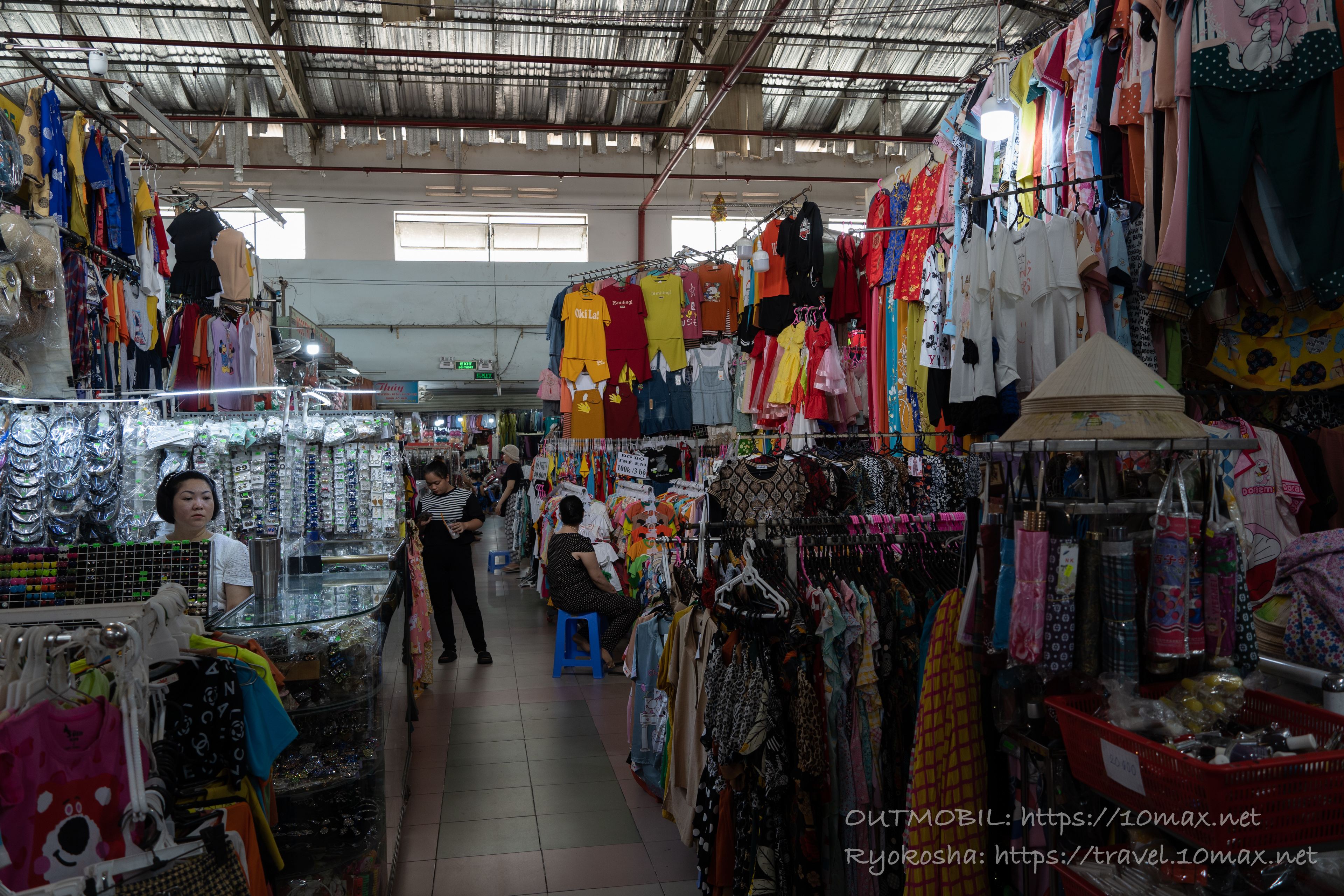 Chợ Tân Mỹ（タンミー市場）内部の衣料品売り場, ホーチミン