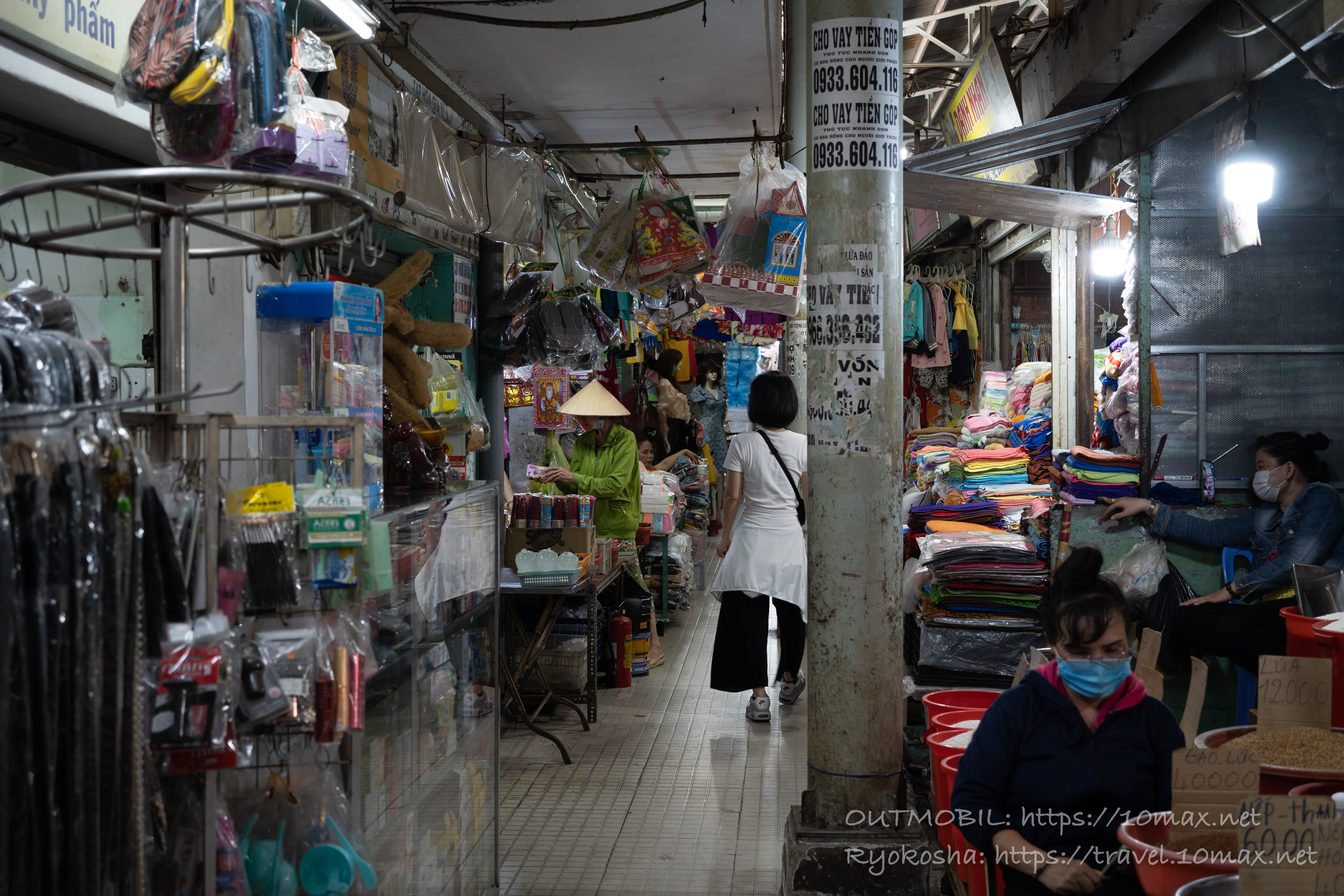 Chợ Tân Mỹ（タンミー市場）内部の衣料品売り場, ホーチミン