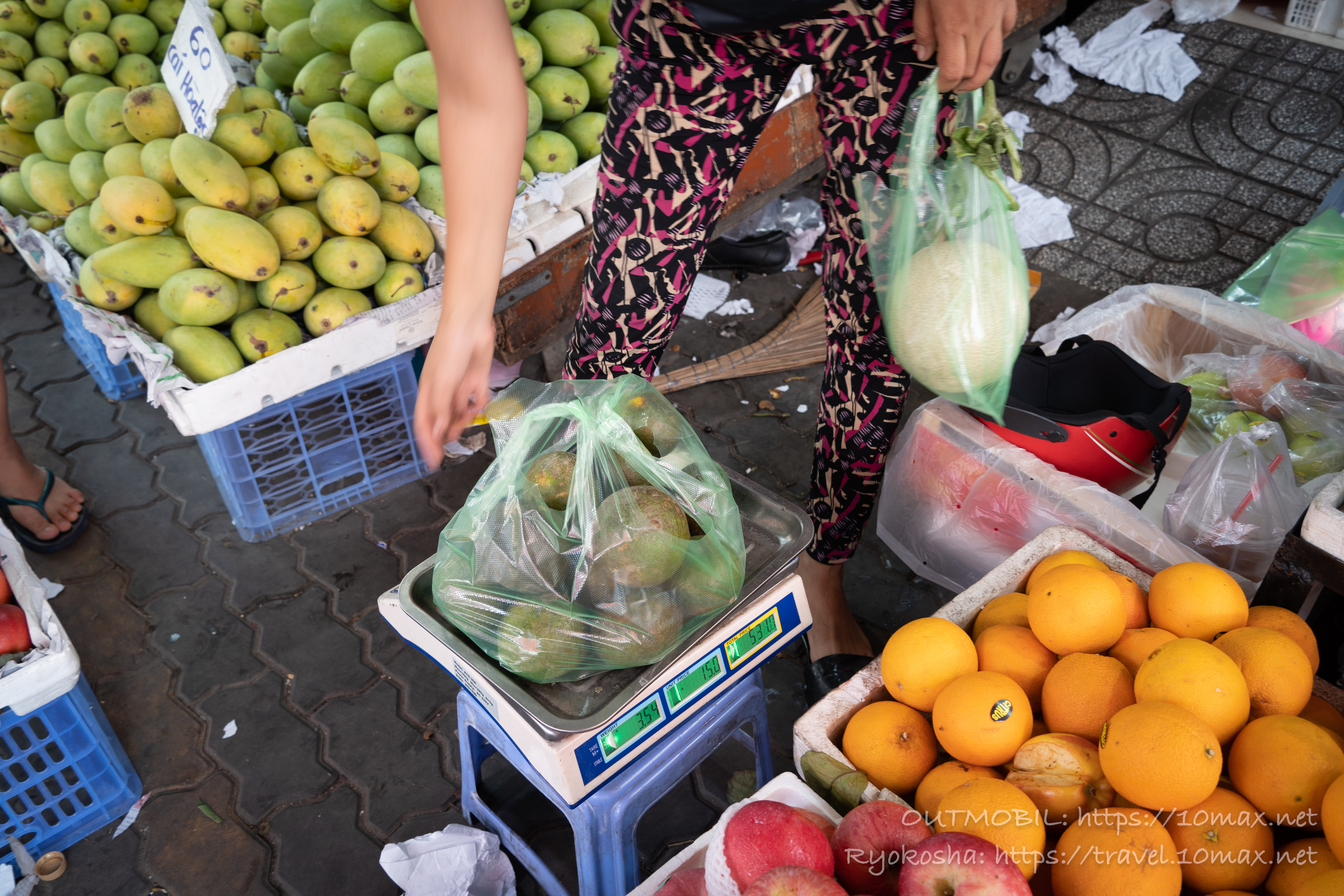 果物の量り売り, Chợ Tân Mỹ（タンミー市場）外の食材売り場, ホーチミン