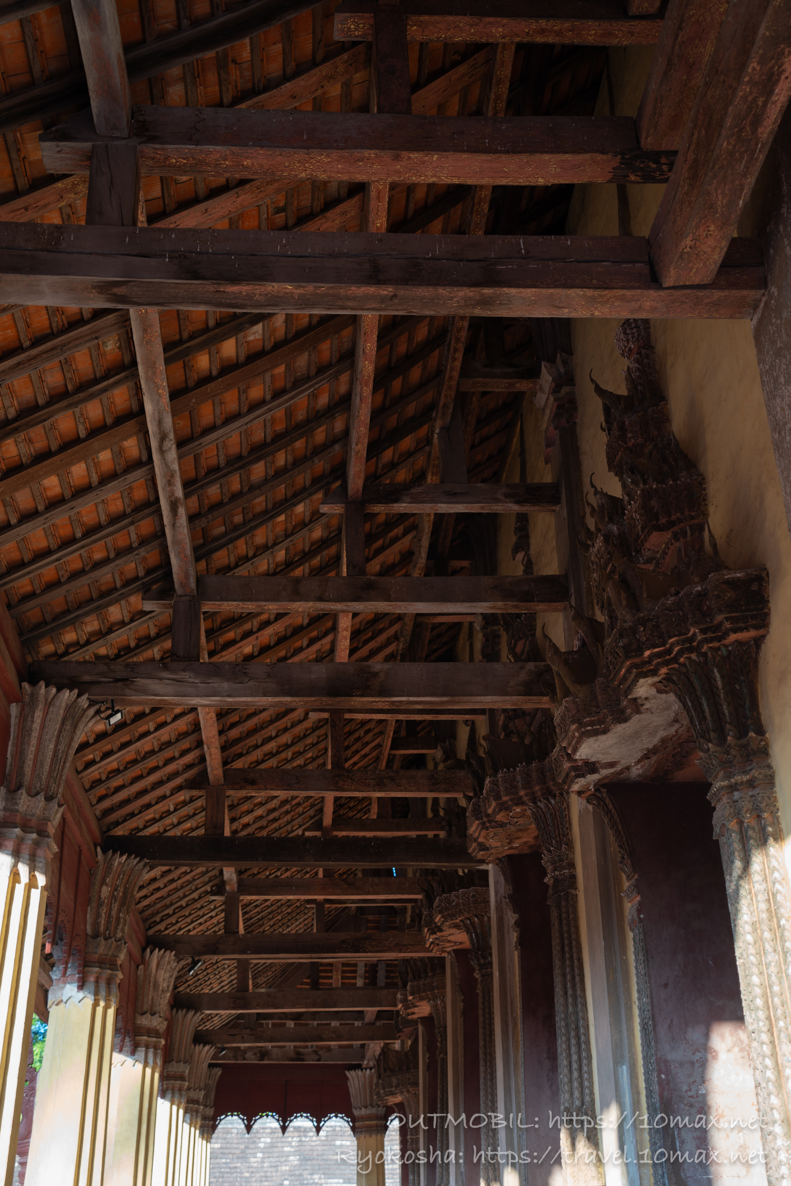 ワット・シーサケットの屋根裏側, ビエンチャン最古の寺