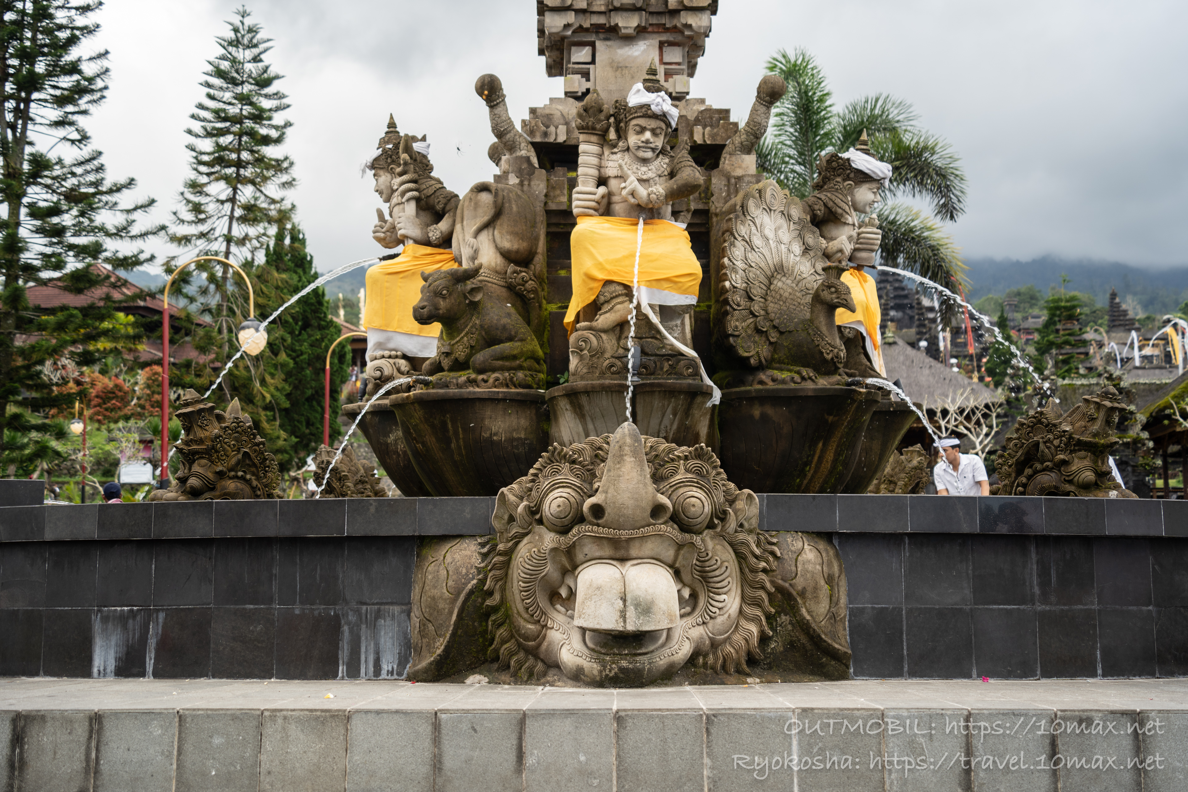 参道の噴水像, ブサキ寺院, バリ島