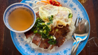100円台の絶品庶民飯コムタム | ホーチミン3区・4区のディープエリアの名店