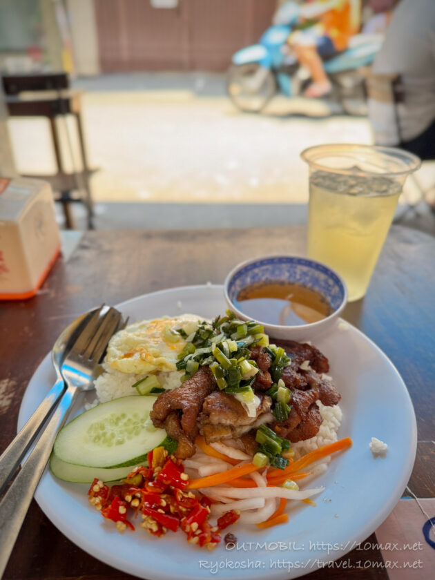 コムタム (Cơm tấm), 目玉焼き(Op La), 豚肉乗せご飯, ホーチミン, ベトナム