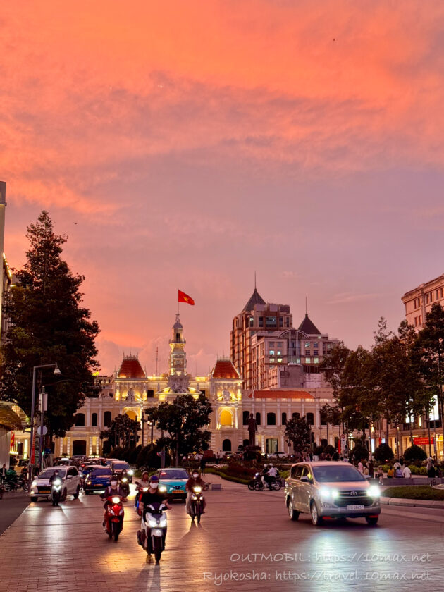ホーチミン人民委員会庁舎の夕景, ベトナム