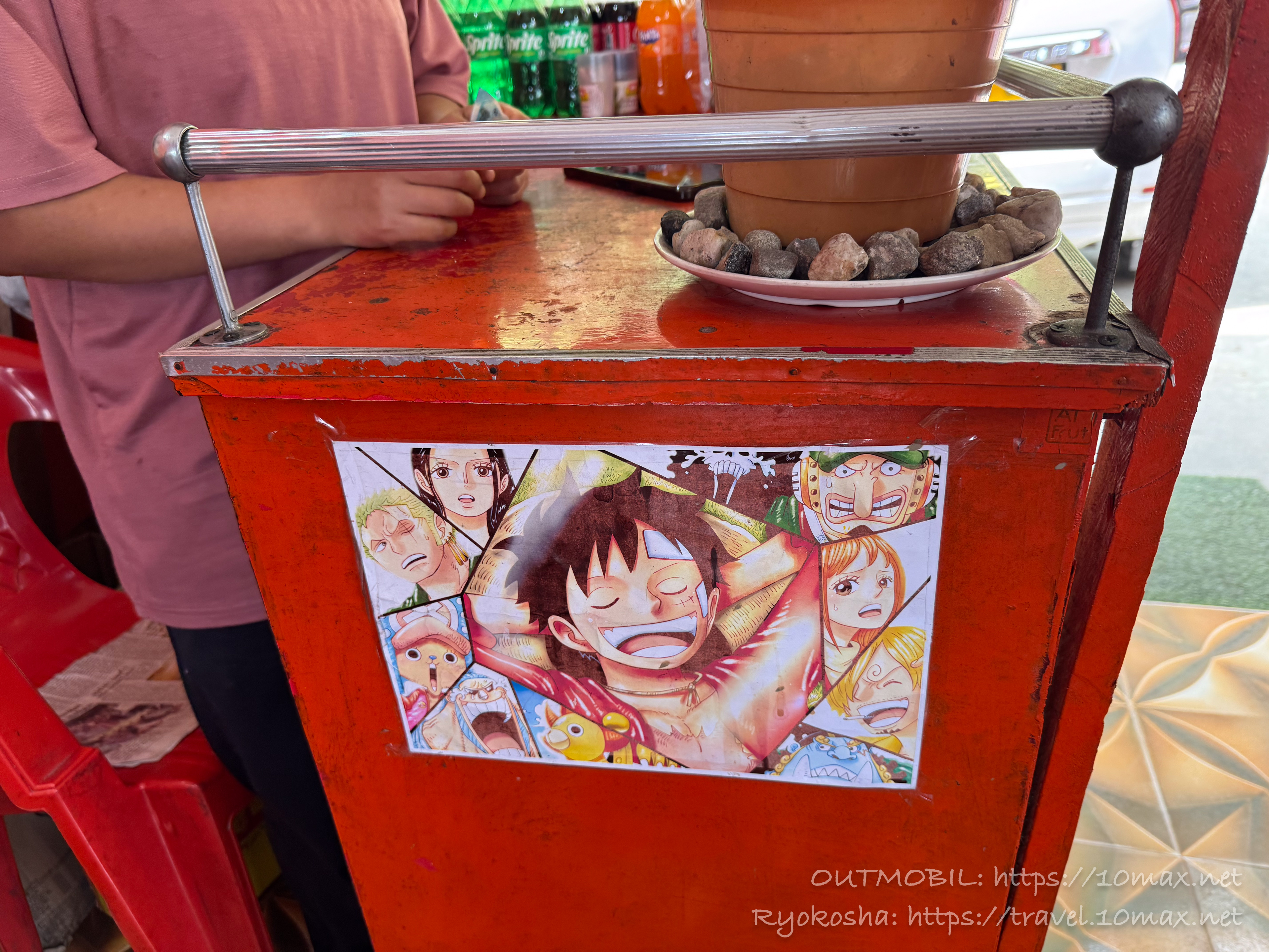 ワンピース, シリグリからダージリンの途中のネパール料理レストラン, インド