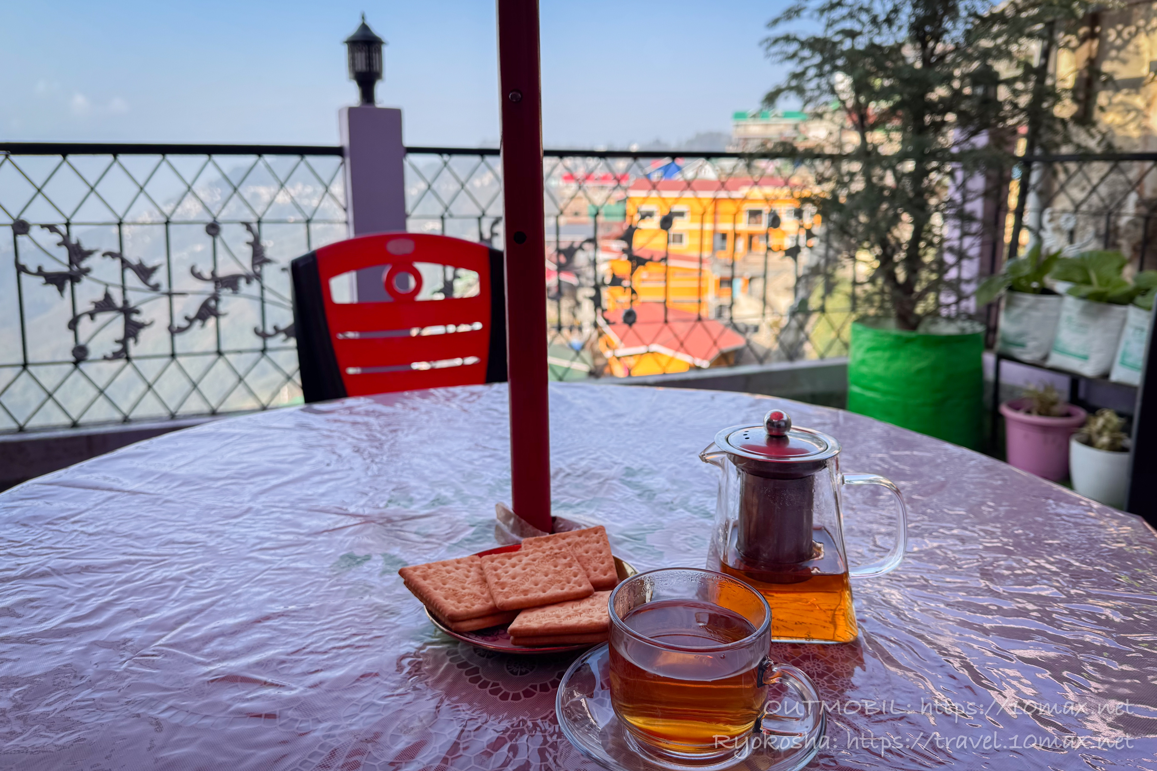 ダージリンティー, ダージリン市内の風景とヒマラヤ山脈