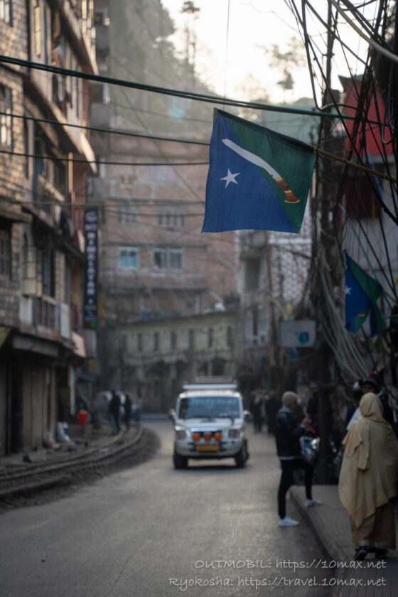 グルカ兵のナイフの旗, 町中の風景, ダージリン, インド