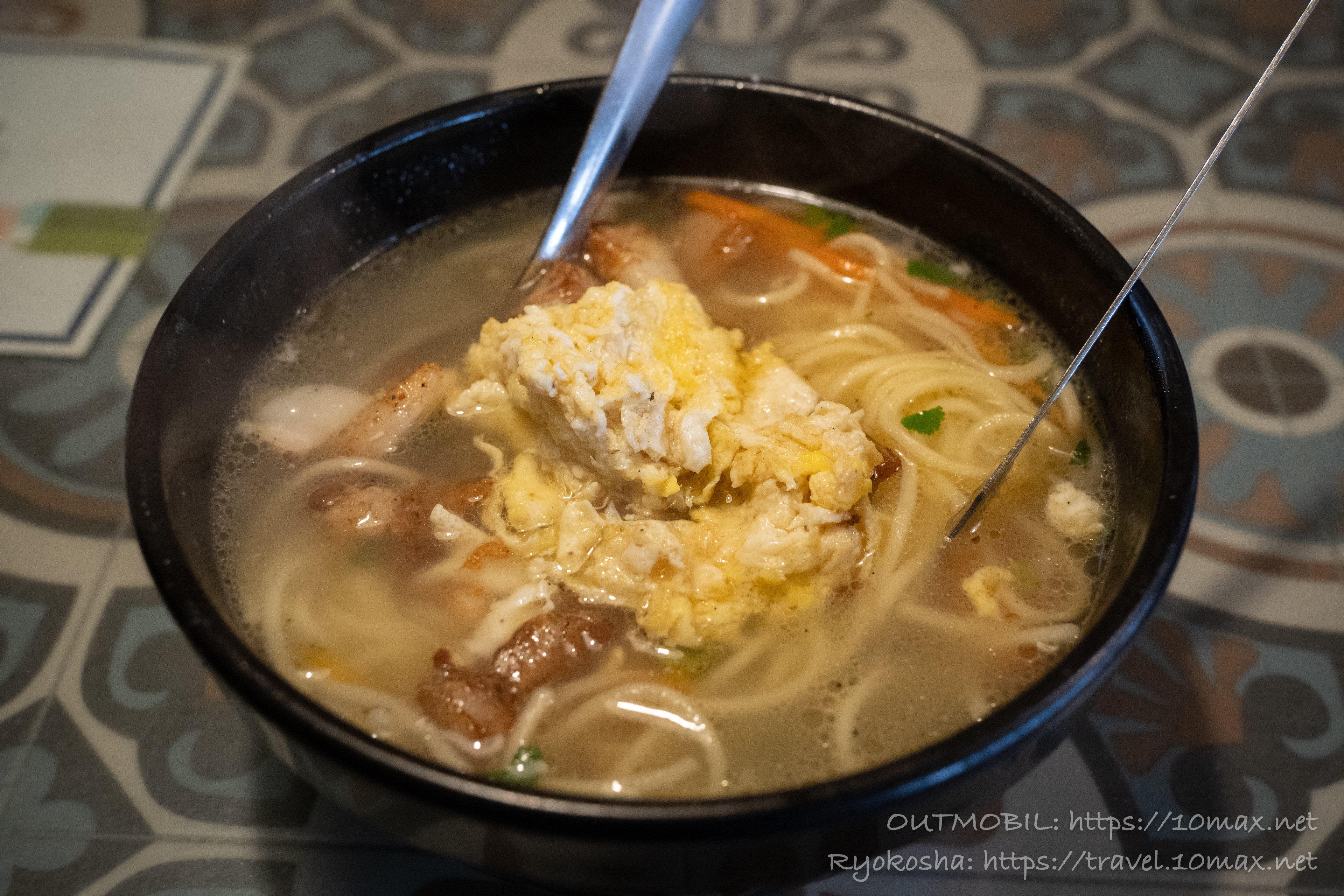 ポークトゥクパ, Dekevas Restaurant, チベット料理レストラン, ダージリン, インド