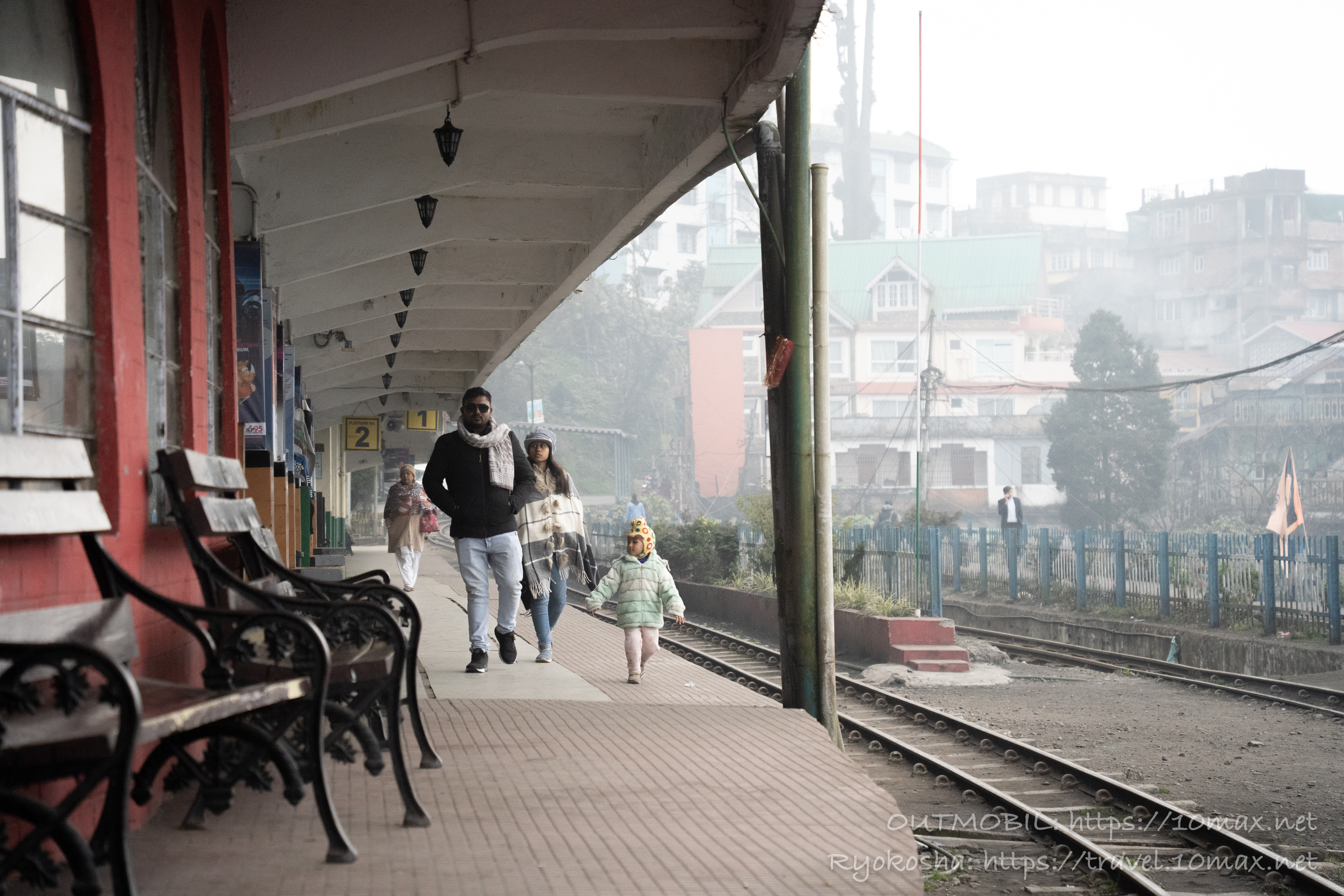 霧のダージリン駅, インド